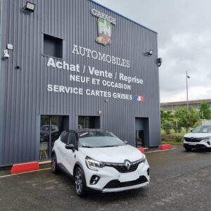Renault Captur 1.6 i 145ch e-tech edc business